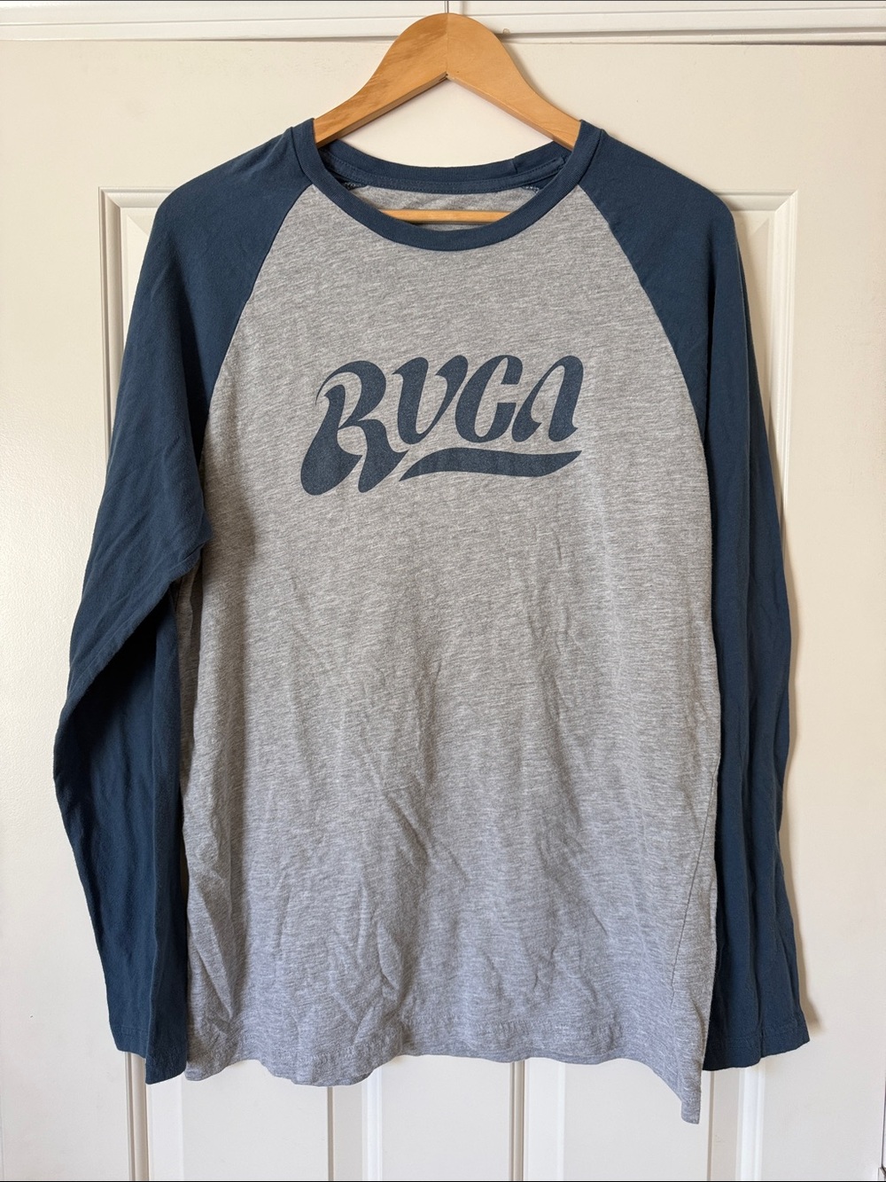 Men’s RVCA Two-Tone Raglan Long Sleeve Tee